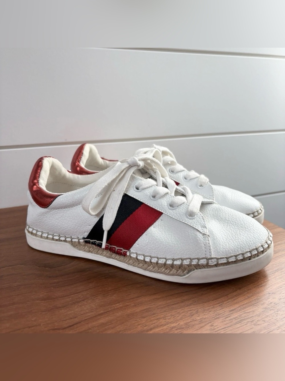 Steve Madden Women's Lex Espadrille White Sneakers Shoes Red Stripes 6 M Classic - Picture 3 of 9